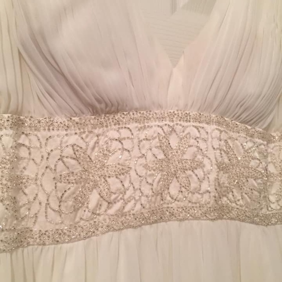 Ivory Formal Dress Gown - Picture 3 of 8